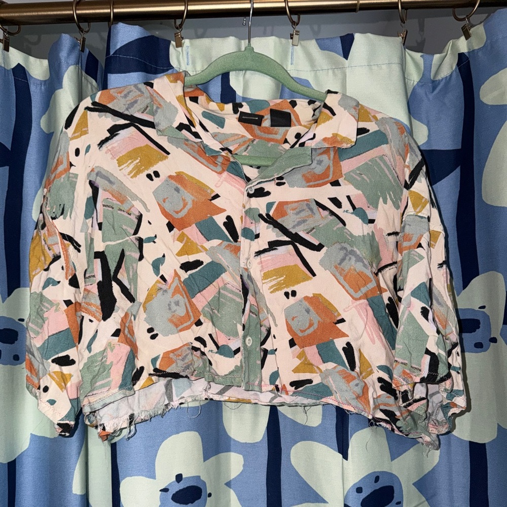 Slump Fit Artsy Cropped Button Up